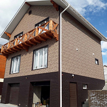 Коричневый